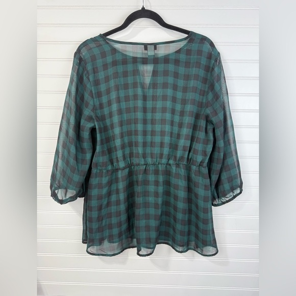 Torrid women’s black & green buffalo print sheer, peplum style blouse. Size 0 - Picture 2 of 6